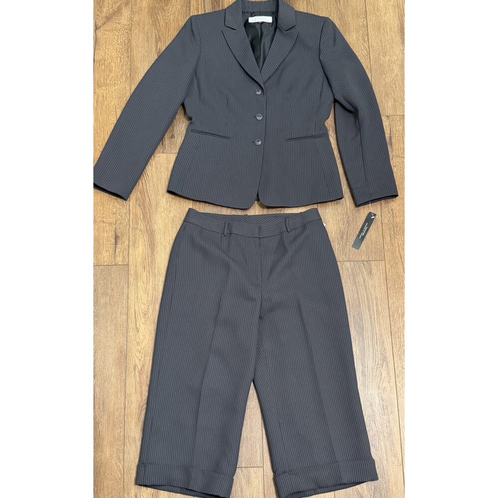 NEW Tahari Arthur S Levine Gray Striped Cropped Capri Pantsuit Set Grey 8 reg
